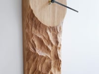 Image 4 of Horloge murale "Pyrénées" en chêne sculpté