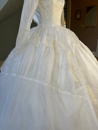 Image 3 of 1950s Wedding Ballgown