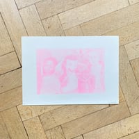 Image 2 of Quatre enfants, une femme et l'oiseau.x (rose), 2022