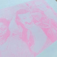 Image 3 of Quatre enfants, une femme et l'oiseau.x (rose), 2022