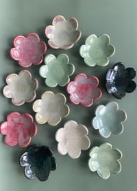 Image 1 of Daisy Dishes