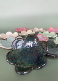 Image 2 of Daisy Dishes