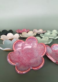 Image 3 of Daisy Dishes