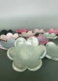 Image 4 of Daisy Dishes