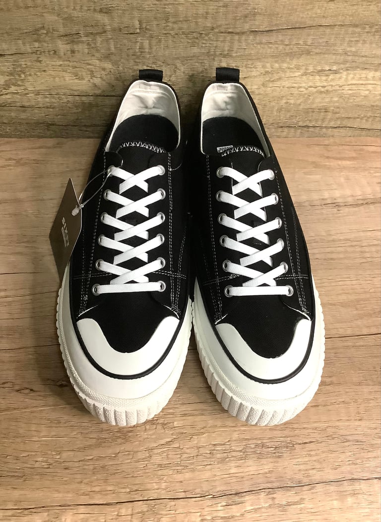 Six feet canvas black lo top white trunk sole sneaker made in Korea Image 2
