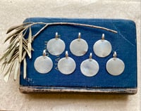 Image 2 of ❣️Soldes : Amulettes anciennes rondes argent 