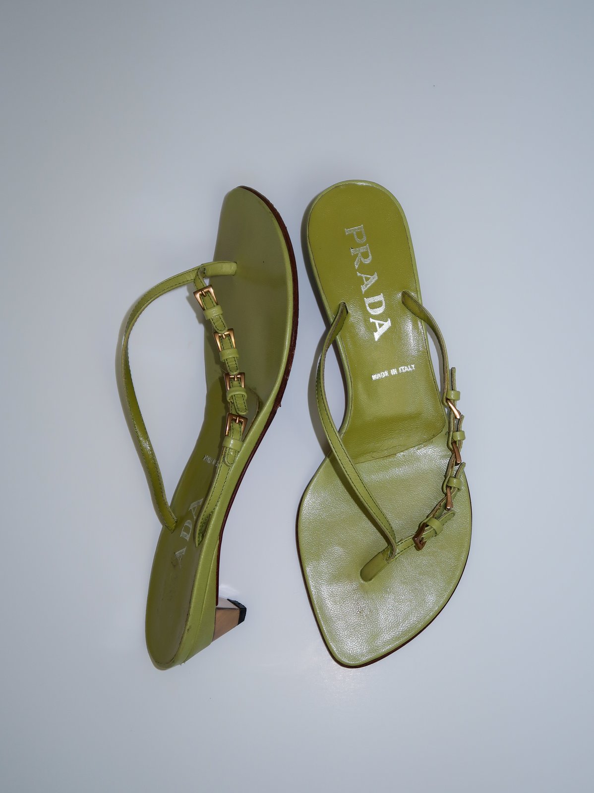 靴 Prada gold thong sandal pradagoldleatherthongsandal.jpg