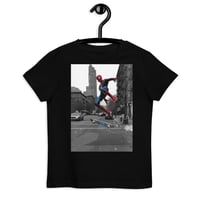 Image 2 of Skateboard Spidey KiSS Organic cotton kids t-shirt - Spider Man Skateboarding Verse