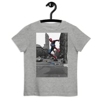 Image 3 of Skateboard Spidey KiSS Organic cotton kids t-shirt - Spider Man Skateboarding Verse