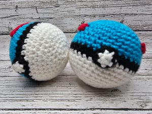 Crocheted Pokeball/Electrode 