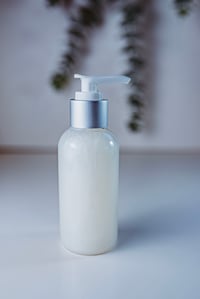 Image 3 of Pearlized Clarifying Shampoo
