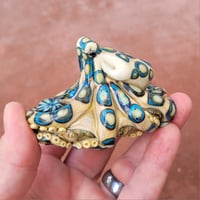 Image 14 of XXXL. Poisonous Blue Ringed Octopus - Flamework Glass Octopus Sculpture