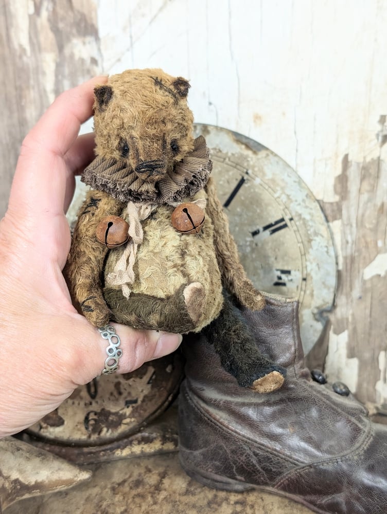 Image of 5" - SCRAPS the Old Frumpy Primitive Teddy Bear  by Whendi's Bears
