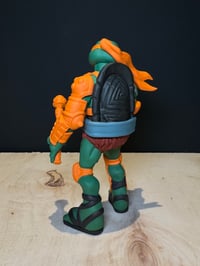 Image 4 of MID SEPTEMBER SHIPPING! MIKE-AT-ARMS RESIN ART TOY (1 HEAD SUPPLIED)
