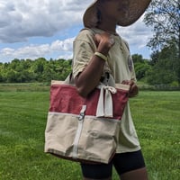 Image 2 of Medium Tote 001