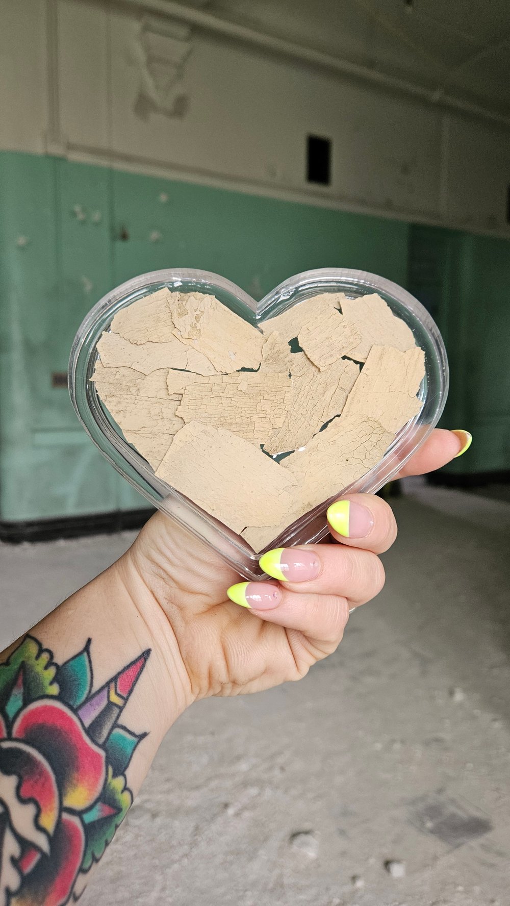 Image of Recovery Island Purple Peeling Paint Heart Tray