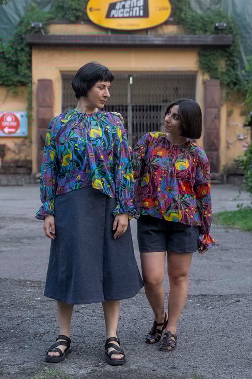 Image of ULTIME BLUSA POWER FLOWER FANTASIA FLOREALE BASE ROSA