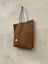 Image 2 of TOTE BAG dorada