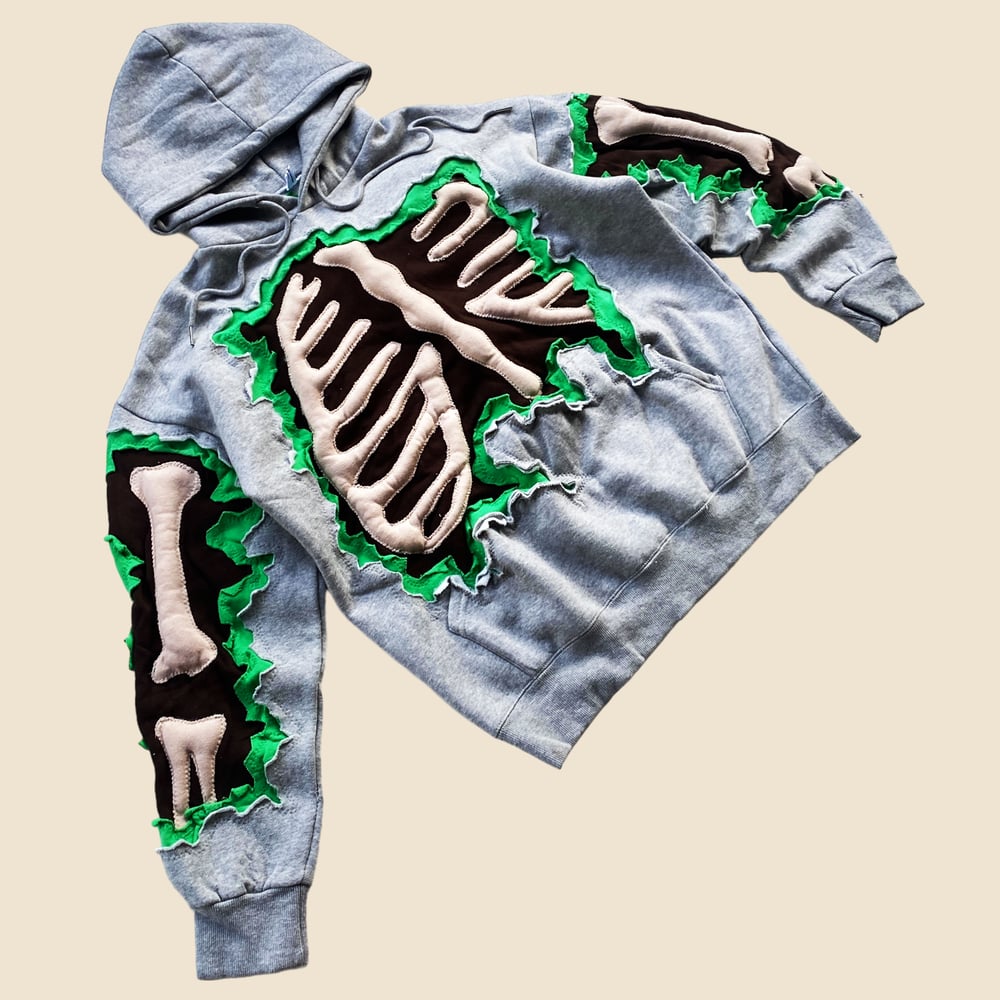 REWORKED CRACKED 3D SKELETON HOODIE SIZE L