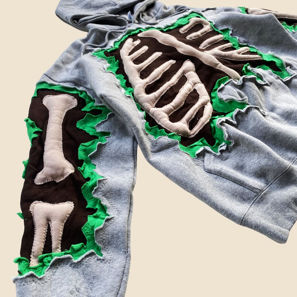 REWORKED CRACKED 3D SKELETON HOODIE SIZE L