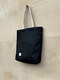 Image 2 of TOTE BAG negra