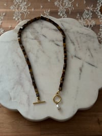 Image 3 of Tiger’s Eye Pearl Necklace (Gold)