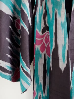 Image of Silke kimono dame - sort med pink iris - meisen vævning