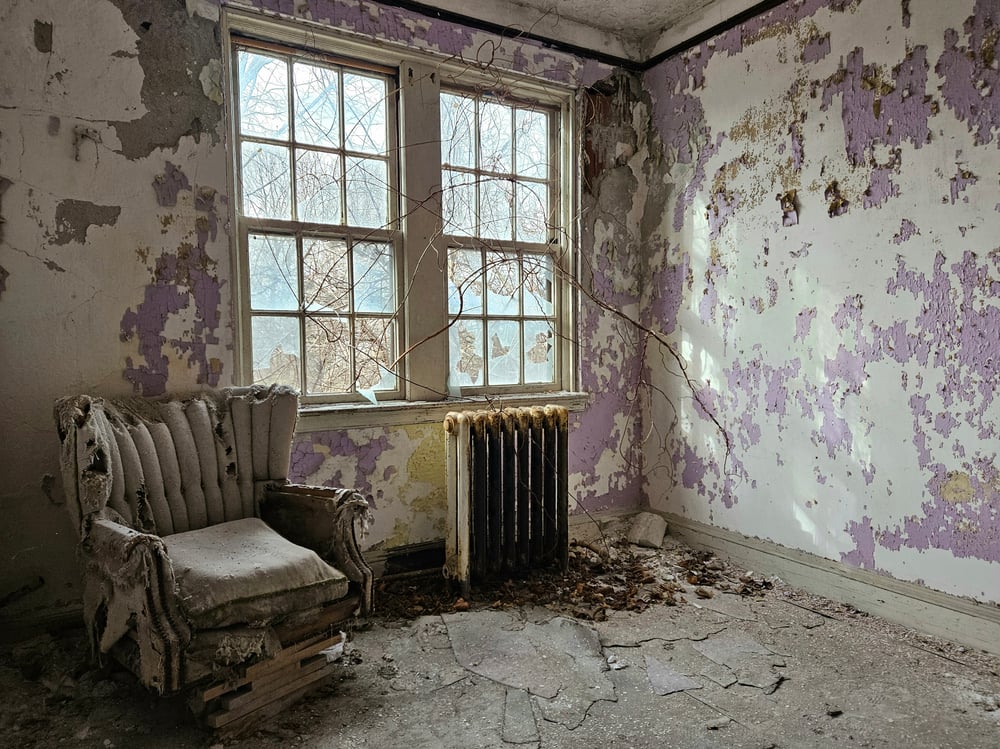 Image of Recovery Island Purple Peeling Paint Heart Tray