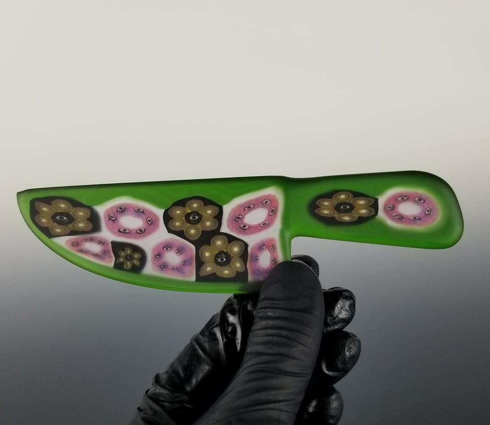 Image of 6 inch UV Glass Knife with Peyote Six Shooter and Pink Eye Ring milli