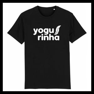 Camiseta NEGRA Adultxs LOGO YOGURINHA y PLUMITA