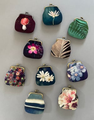 Image of Stitchwort flower, velvet kisslock coin purse