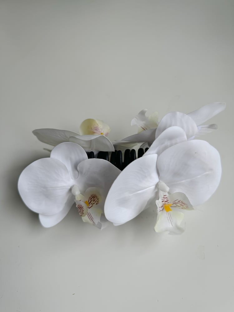 Image of PREORDER white orchid claw clip