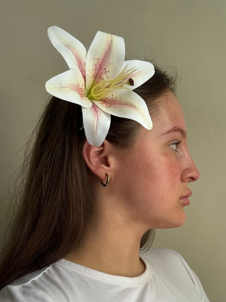 Image of PREORDER madonna lily clip