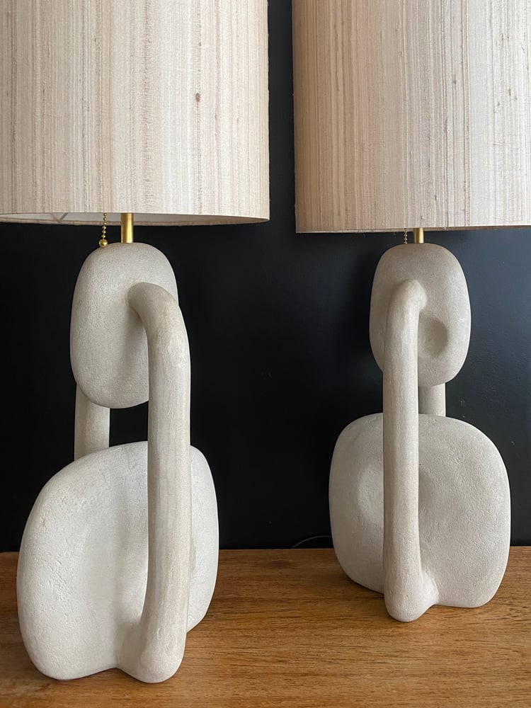 Image of handshaped light colored concrete tablelamps (2x)