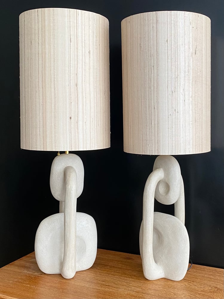 Image of handshaped light colored concrete tablelamps (2x)