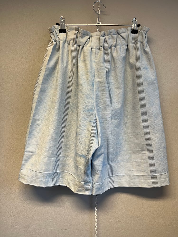 Image of Bermuda shorts i lyseblå med striber (xs-l)