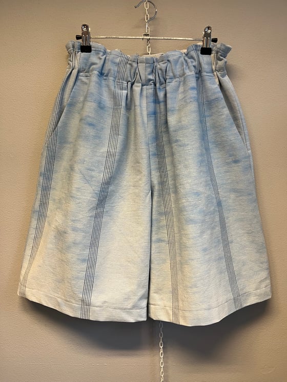 Image of Bermuda shorts i lyseblå med striber (xs-l)