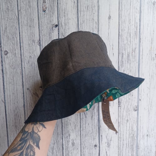 Image of Reversible Bucket Hat- Foxes and Leaves