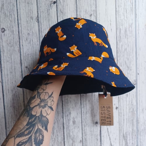 Image of Reversible Bucket Hat- Foxes and Leaves