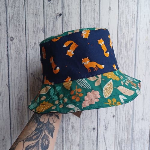 Image of Reversible Bucket Hat- Foxes and Leaves