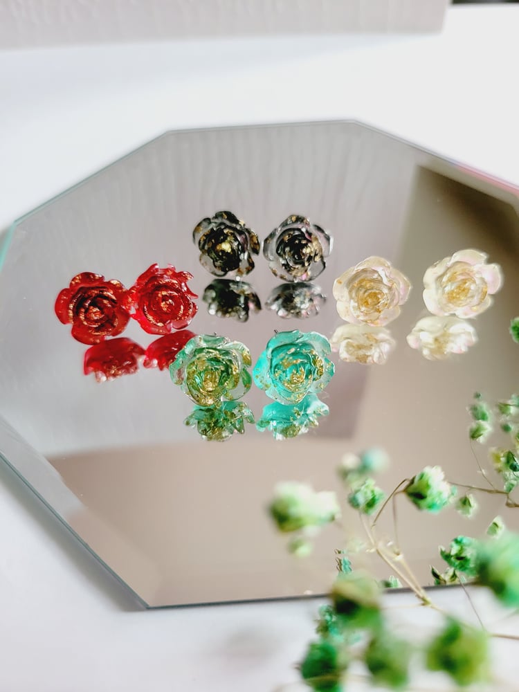 Image of "Strawberry Toast" Rose Set Earrings