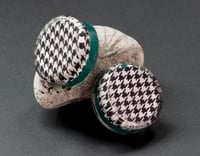 Image 1 of 30MM 1.18" Plugs - Epoxy Resin Plugs - Double Flared - Dogtooth Bottlecap