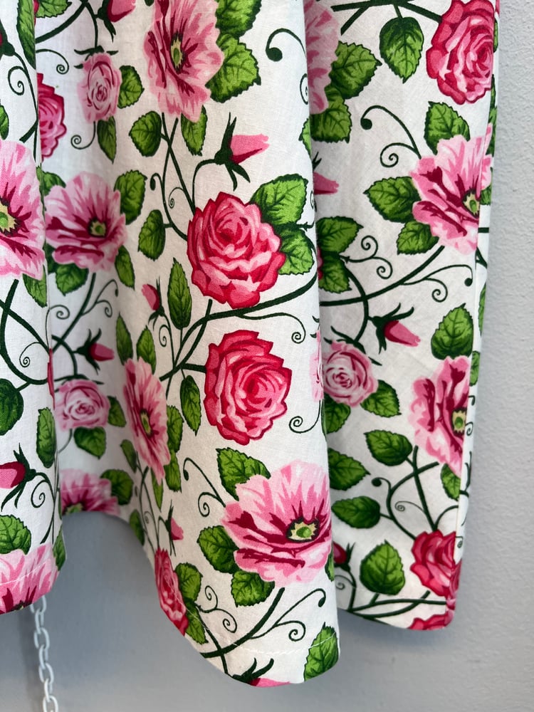 Image of Strop top med lyserøde blomster (xs-xxl)