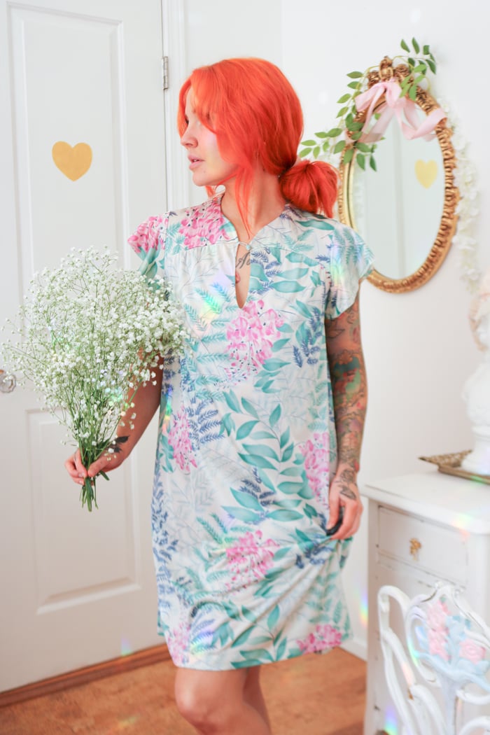 Vintage 1980s Vanity Fair Whimsical Light Weight Nightgown (Small)