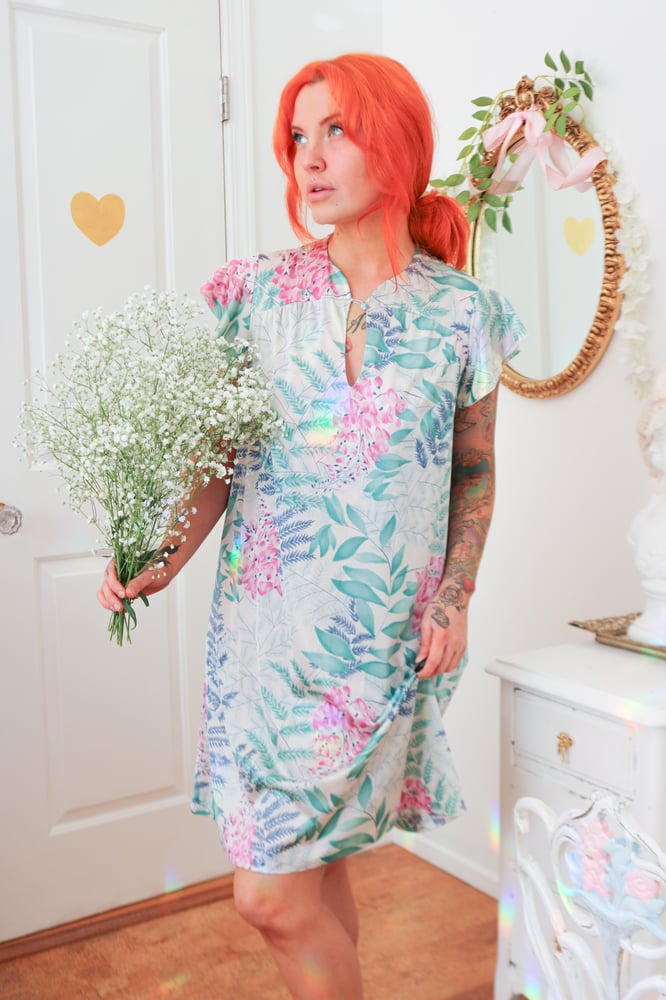 Image of Vintage 1980s Vanity Fair Whimsical Light Weight Nightgown (Small)