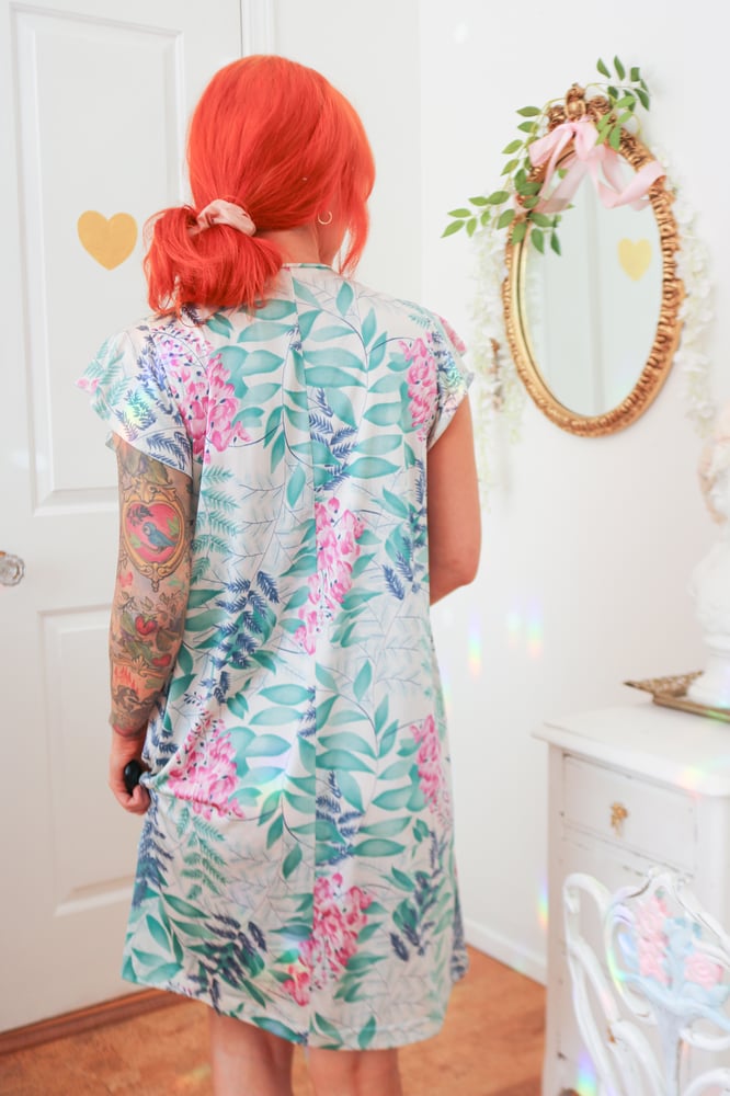 Image of Vintage 1980s Vanity Fair Whimsical Light Weight Nightgown (Small)