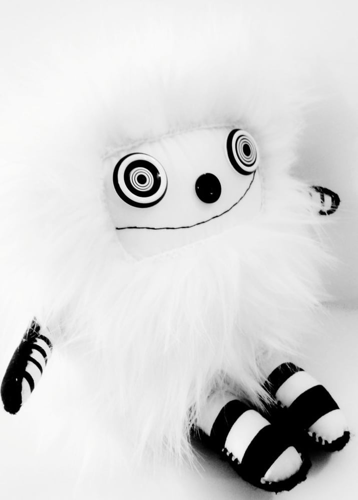 Image of pOlkadOttydOLL - ARt dOLL PLUSh - WHitE