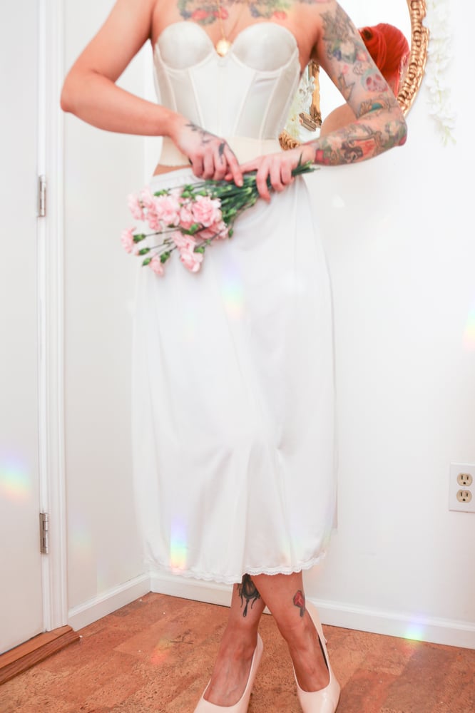 Image of Vintage 1970s Shadowline White Silky Half Slip (Large)