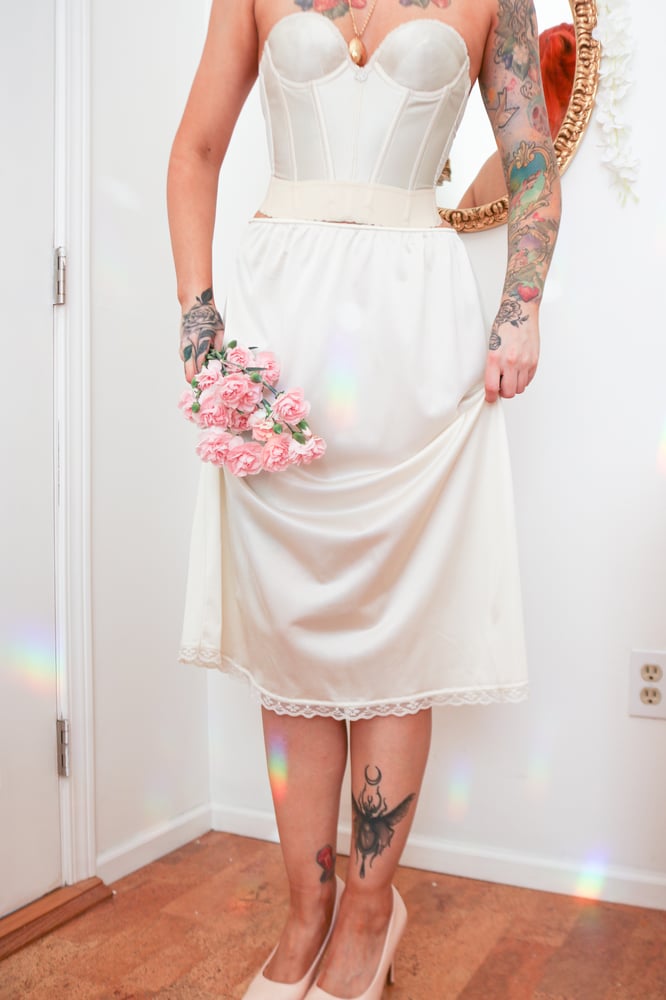 Image of Vintage Late 1960s Warner's Angelic Ivory Half Slip (Large)