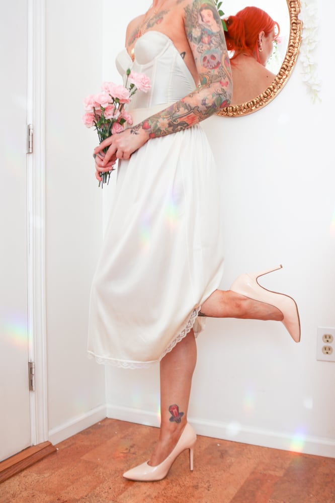 Image of Vintage Late 1960s Warner's Angelic Ivory Half Slip (Large)